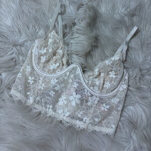 Victoria’s Secret Lace Underwire Bustier Size 30A
